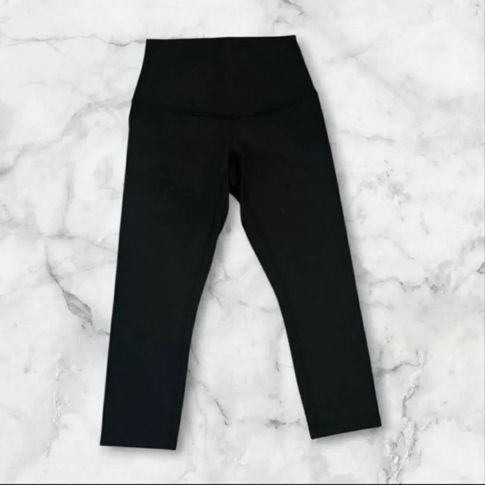 Lululemon Size 6 Black Wunder Under High Rise